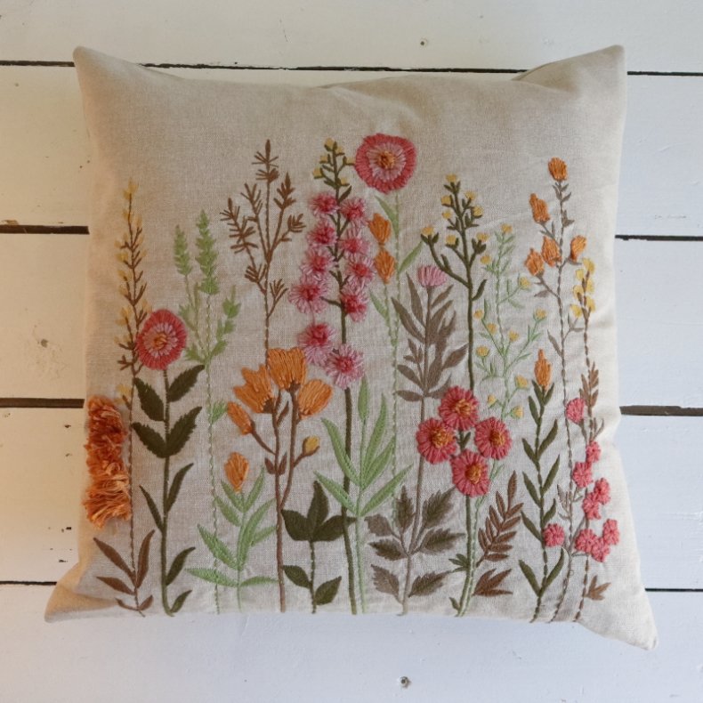 Pude - Astrantia med vilde blomster 45x45