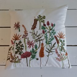 Pude - Hakea  hvid - broderede vilde blomster 45x45